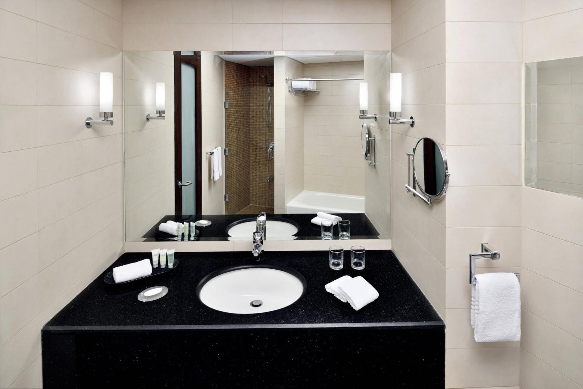 Courtyard By Marriott Riyadh Diplomatic Quarter Dış mekan fotoğraf